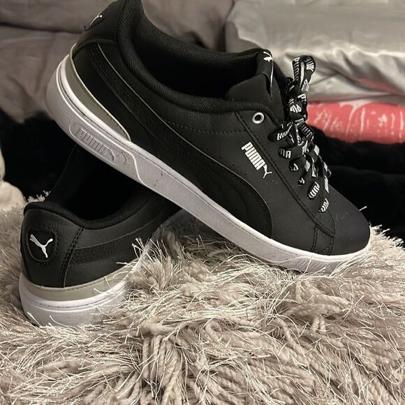Puma women’s Vikky logomania ribbon lowtop fashion sneaker bbw sz 9 like new! - Picture 1 of 8